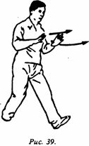1) поднимая вверх обе руки, выполнить ими толчок вперед и вверх; затем,